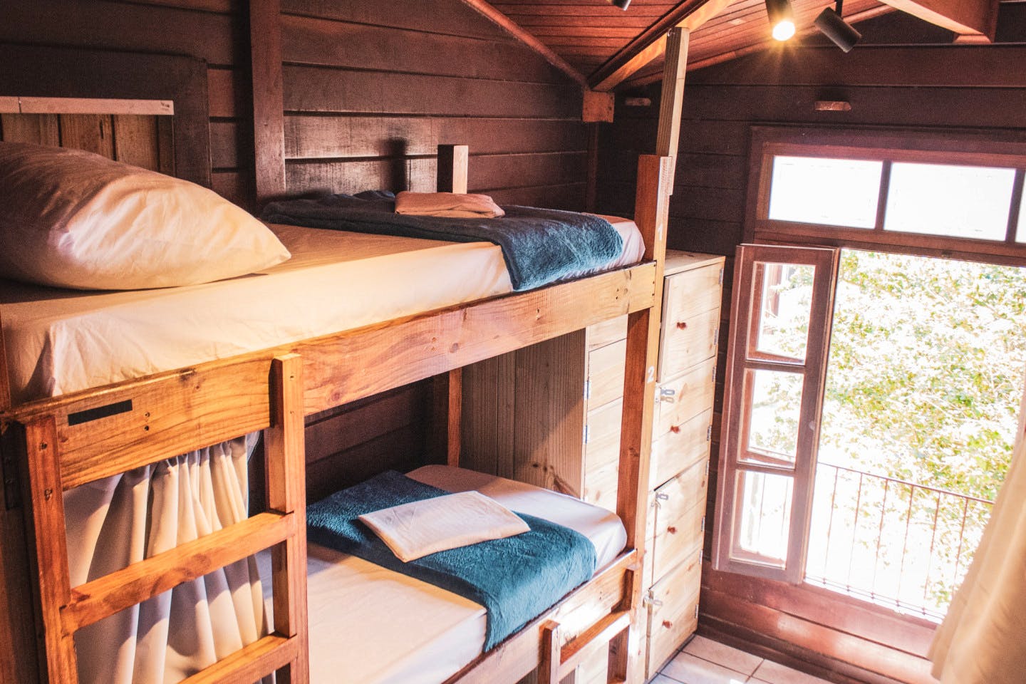  Bed In A 8-Bed Mixed Gender Room  -  Dynamic Coliving & Coworking Community in Charming Lagoa Da Conceição  - Gallery -  9