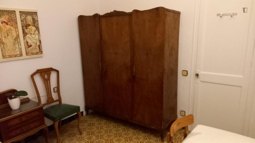 CEL OBERT Homelty single bedroom with light well and indoor area in El Masnou