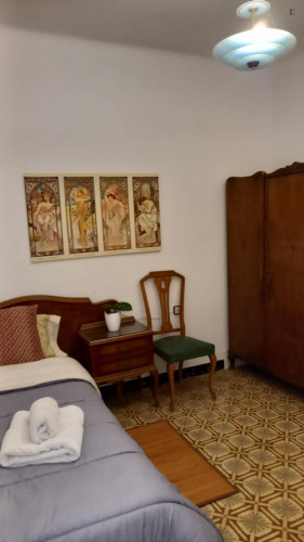 CEL OBERT Homelty single bedroom with light well and indoor area in El Masnou