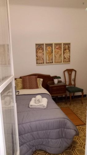 CEL OBERT Homelty single bedroom with light well and indoor area in El Masnou