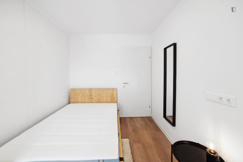 Neat single bedroom with balcony in Lend
