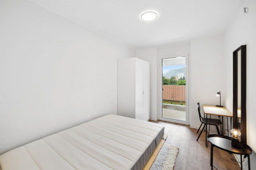 Neat single bedroom with balcony in Lend