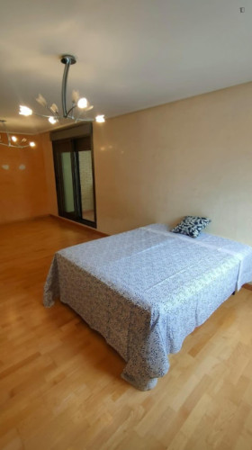 Spacious double bedroom in Bairro de Jesús 
