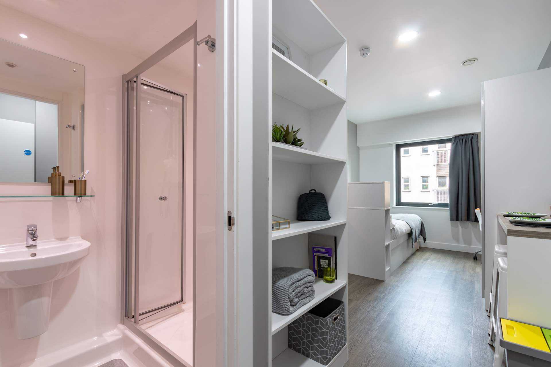 Deluxe Studio - Kingston Plaza - Gallery - 2