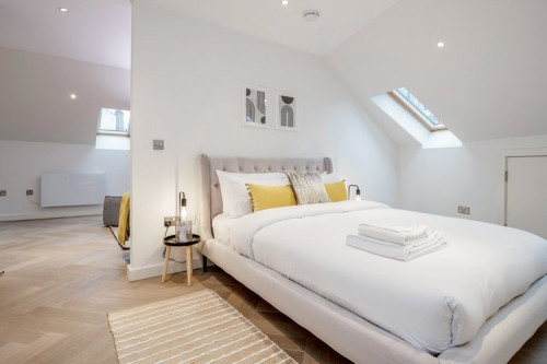 Newman Street Apartments - Rooms