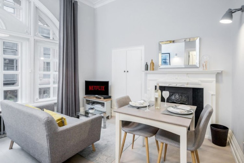 Coliseum Apartments