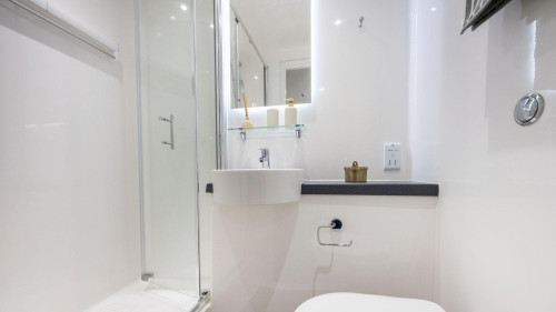 Holden Court - Gallery - 40