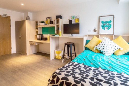 Holden Court - Gallery - 16