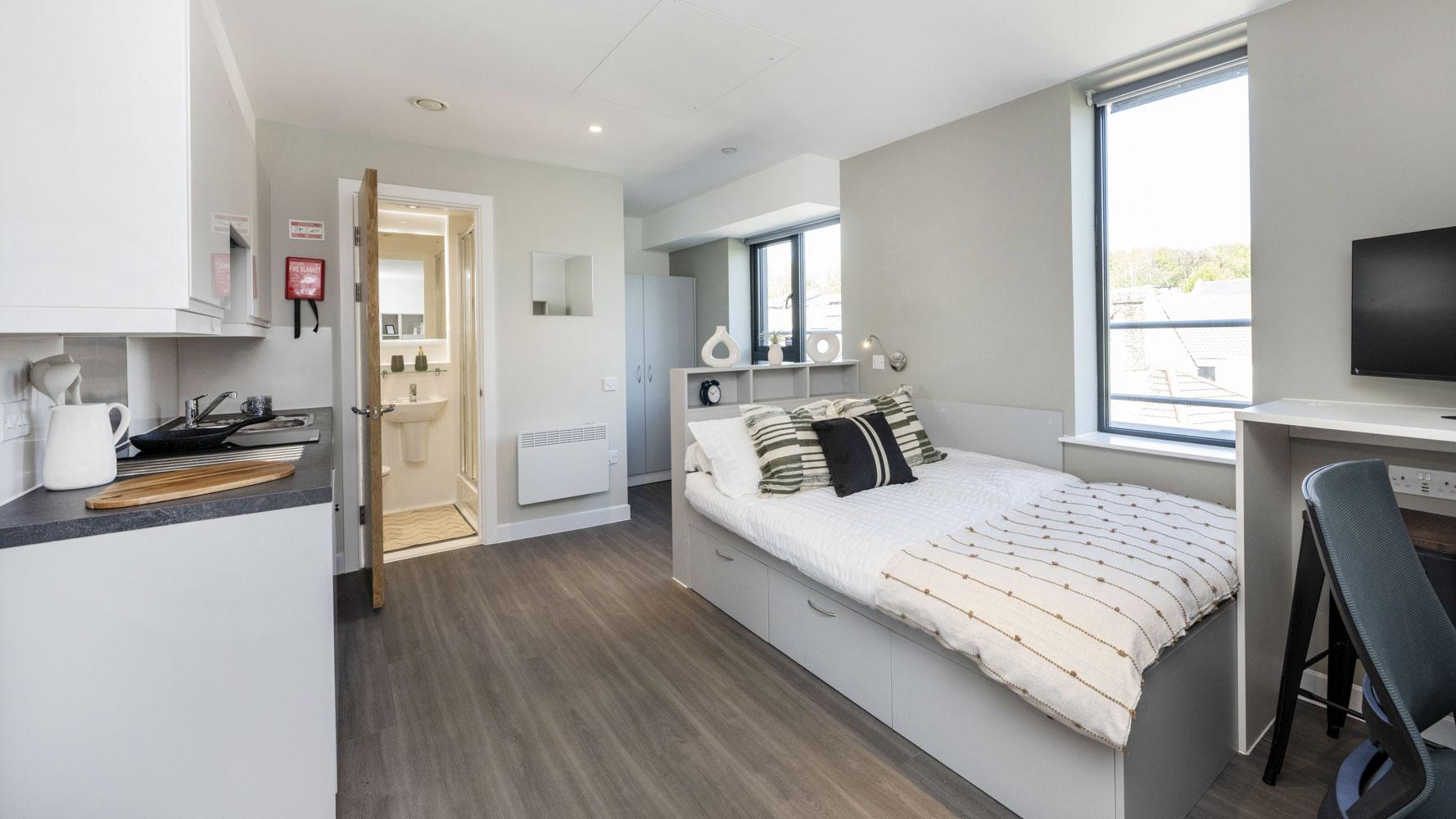  Large Studio  -  Holden Court  - Gallery -  4