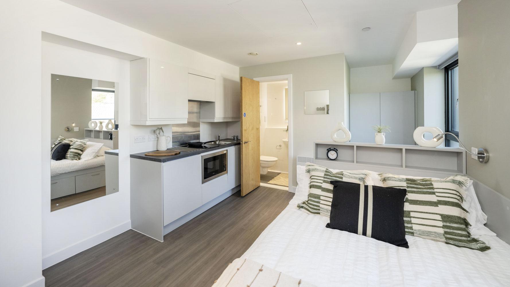  Large Studio  -  Holden Court  - Gallery -  5