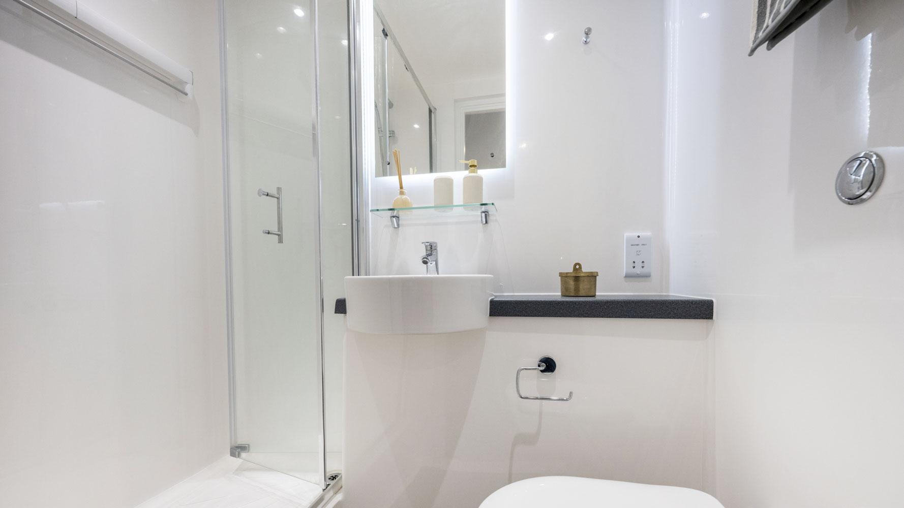  Luxury Studio  -  Holden Court  - Gallery -  18