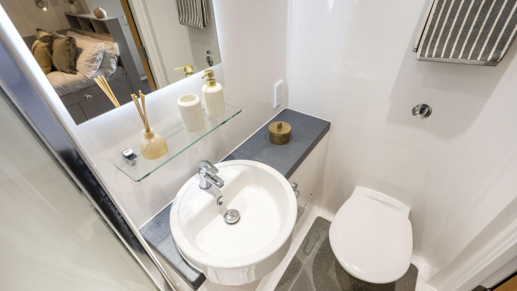  Luxury Studio  -  Holden Court  - Gallery -  10