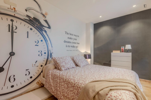 Exxellent 2-bedroom apartment with a terrace, in Russafa