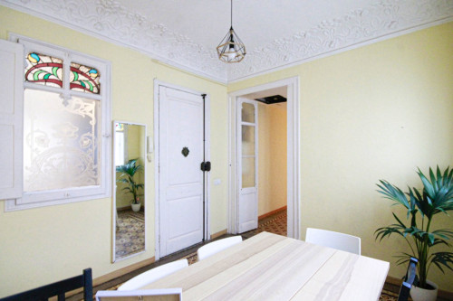 Brilliant apartment nearby the Hospital Clínic Metro Station