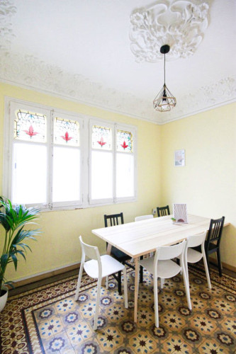 Brilliant apartment nearby the Hospital Clínic Metro Station