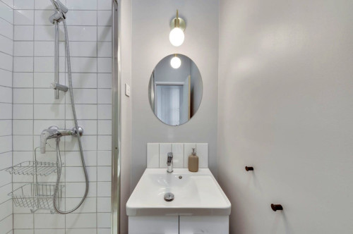 Incredible Stunning House w/Backyard near Saint Ouen