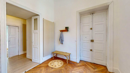 Spacious Bright Apt. near Musée des Augustins
