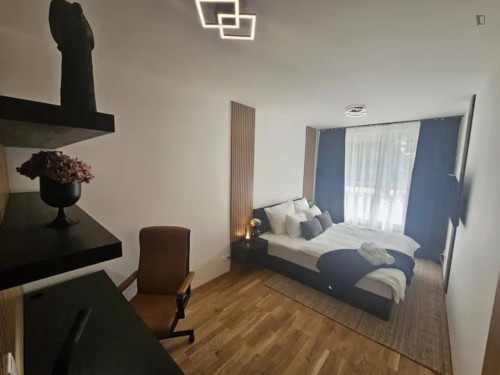 Bright apartment well connected to the centre