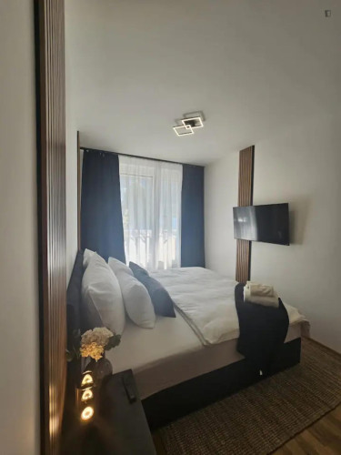 Bright apartment well connected to the centre