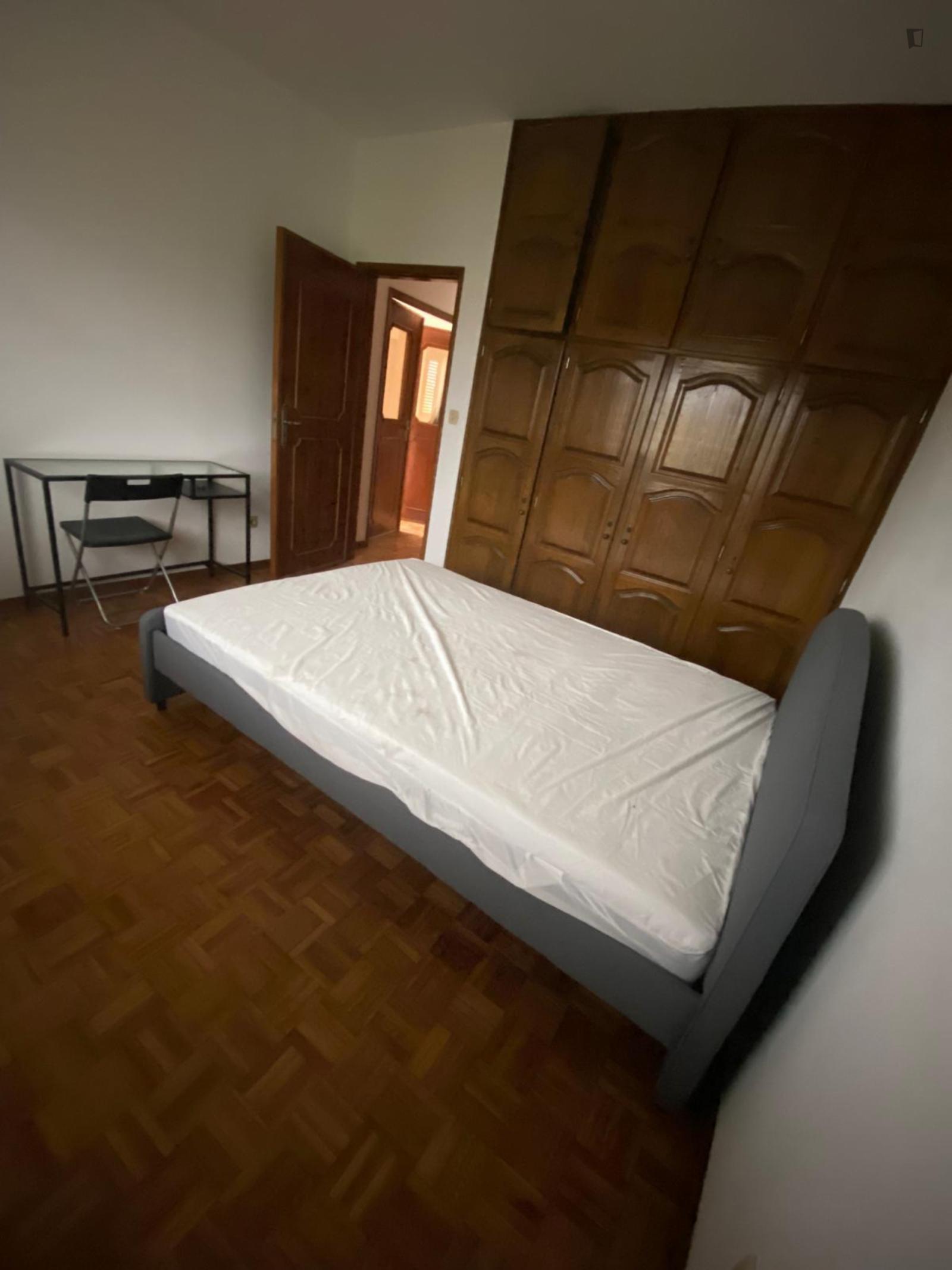 Nice Double Bedroom In Macedo De Cavaleiros - 1