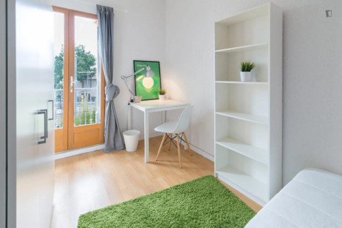 Luminous double bedroom in Gares