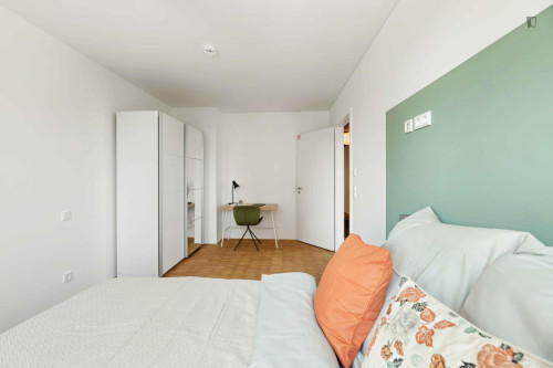Interesting single bedroom near the Westendstraße metro