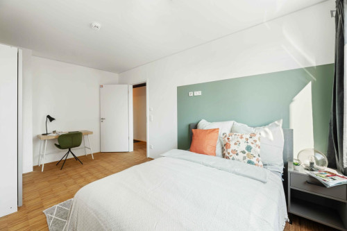 Interesting single bedroom near the Westendstraße metro