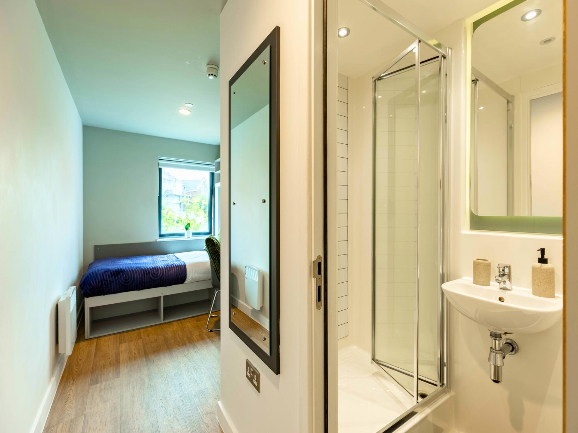 Classic En-Suite - 4