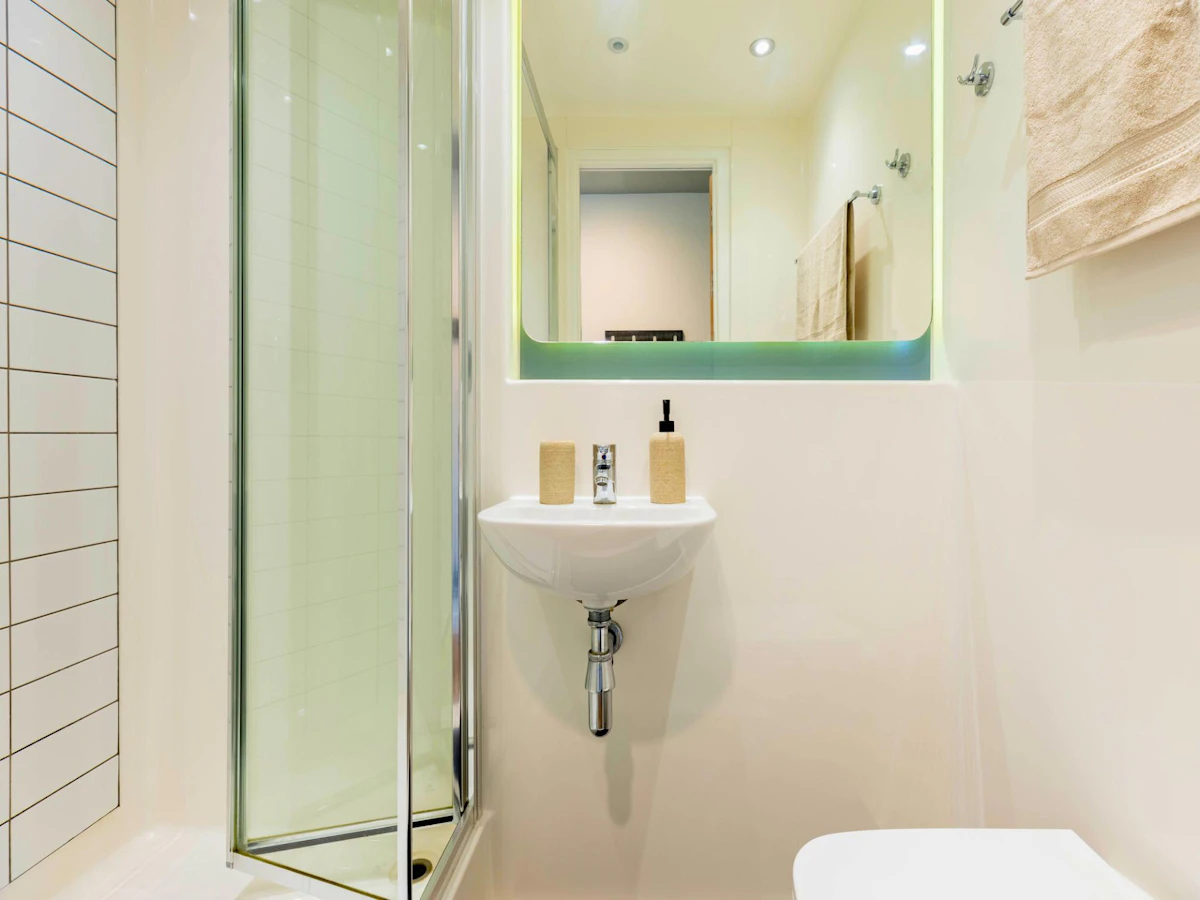 Classic En-Suite - 11