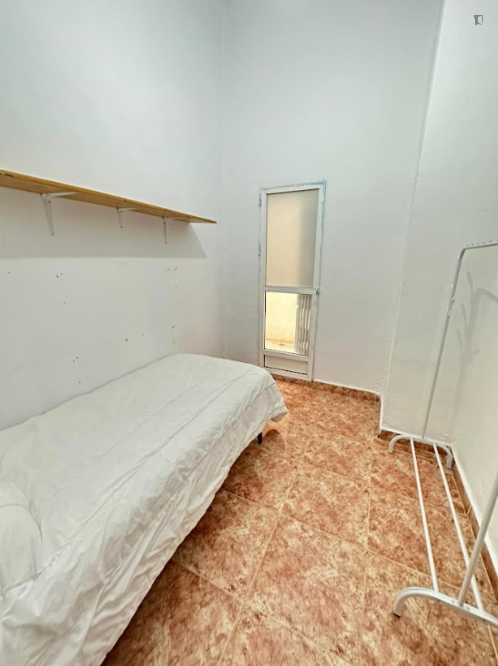 Inviting Single Bedroom Near Benimamet Station - 1