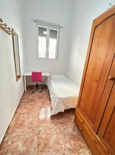 Lovely single bedroom near Benimamet Station