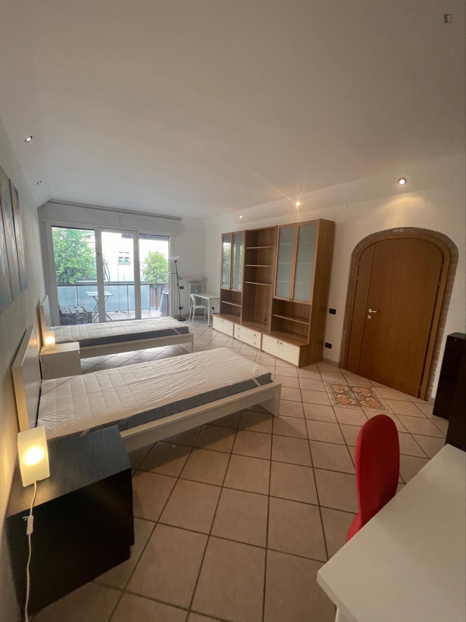 Comfy Twin Bedroom With Balcony, Well Connected To Padova Central Station - 1