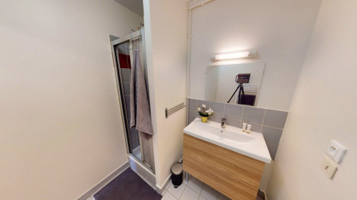 4-Bed Apartment on rue de Brest