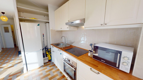 3-Bed Apartment on Rue Salomon Reinach