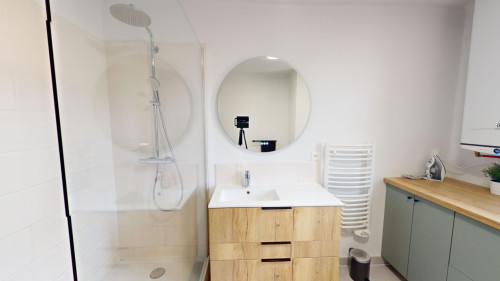 3-Bed Apartment on Rue Salomon Reinach
