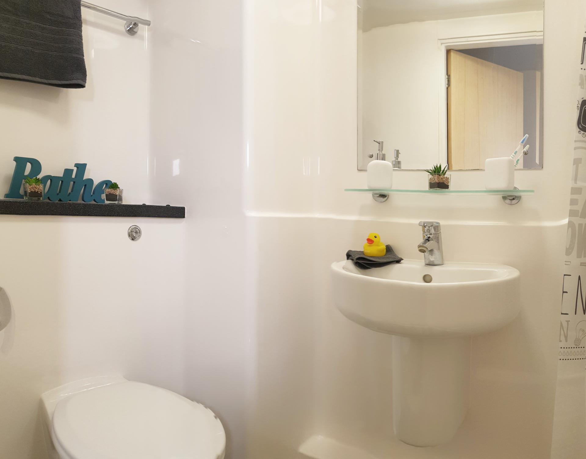  3-4 Bed Standard En-Suite  -  The Cube  - Gallery -  9