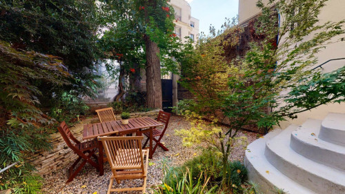 A charming Apartment near Square Danton