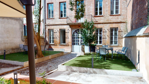 Exquisite 5-bedroom apartment near Basilique Saint-Sernin de Toulouse