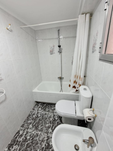 Inviting single bedroom in Torrefiel