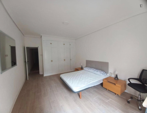 Luminous Single Bedroom close to Ribalta Park