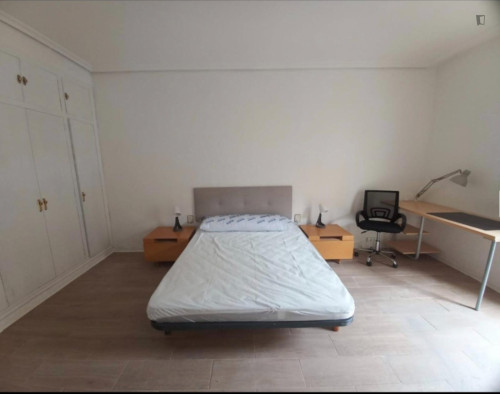 Luminous Single Bedroom close to Ribalta Park