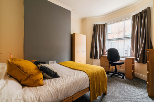Rosebery Avenue  - Gallery -  5
