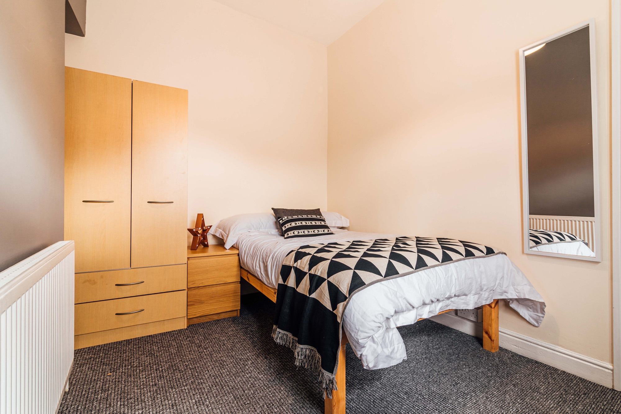 3-Bedroom Apartment - Rosebery Avenue - Gallery - 7