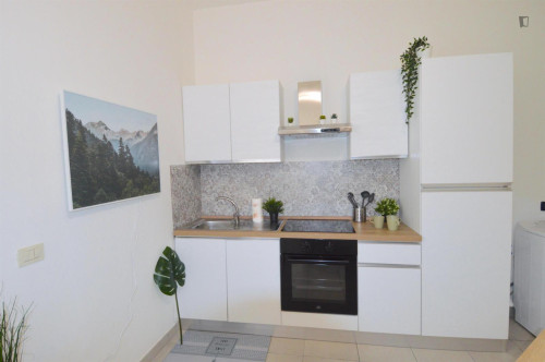 Neat single bedroom near the Piazza Manzoni train station
