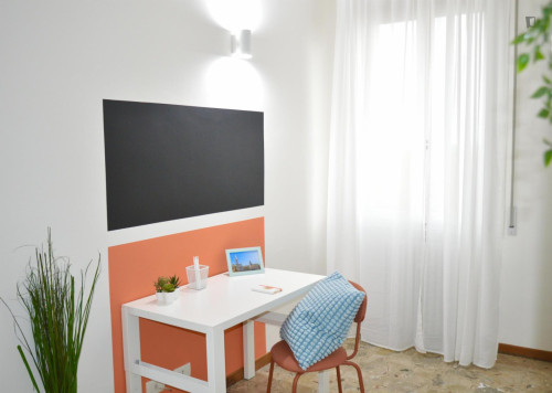 Elegant single bedroom near the Parco Sandro Pertini