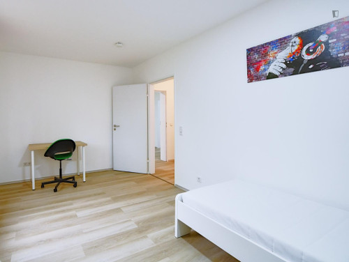 Comfy single bedroom near the D-Elbruchstraße metro