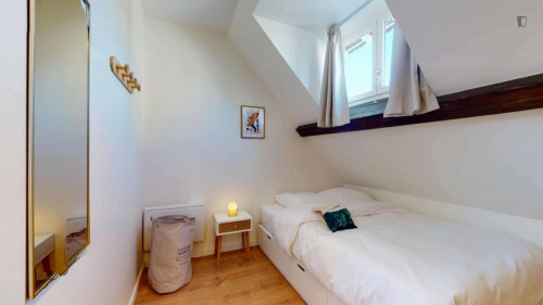 Cosy double bedroom in Pantin