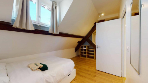 Cosy double bedroom in Pantin