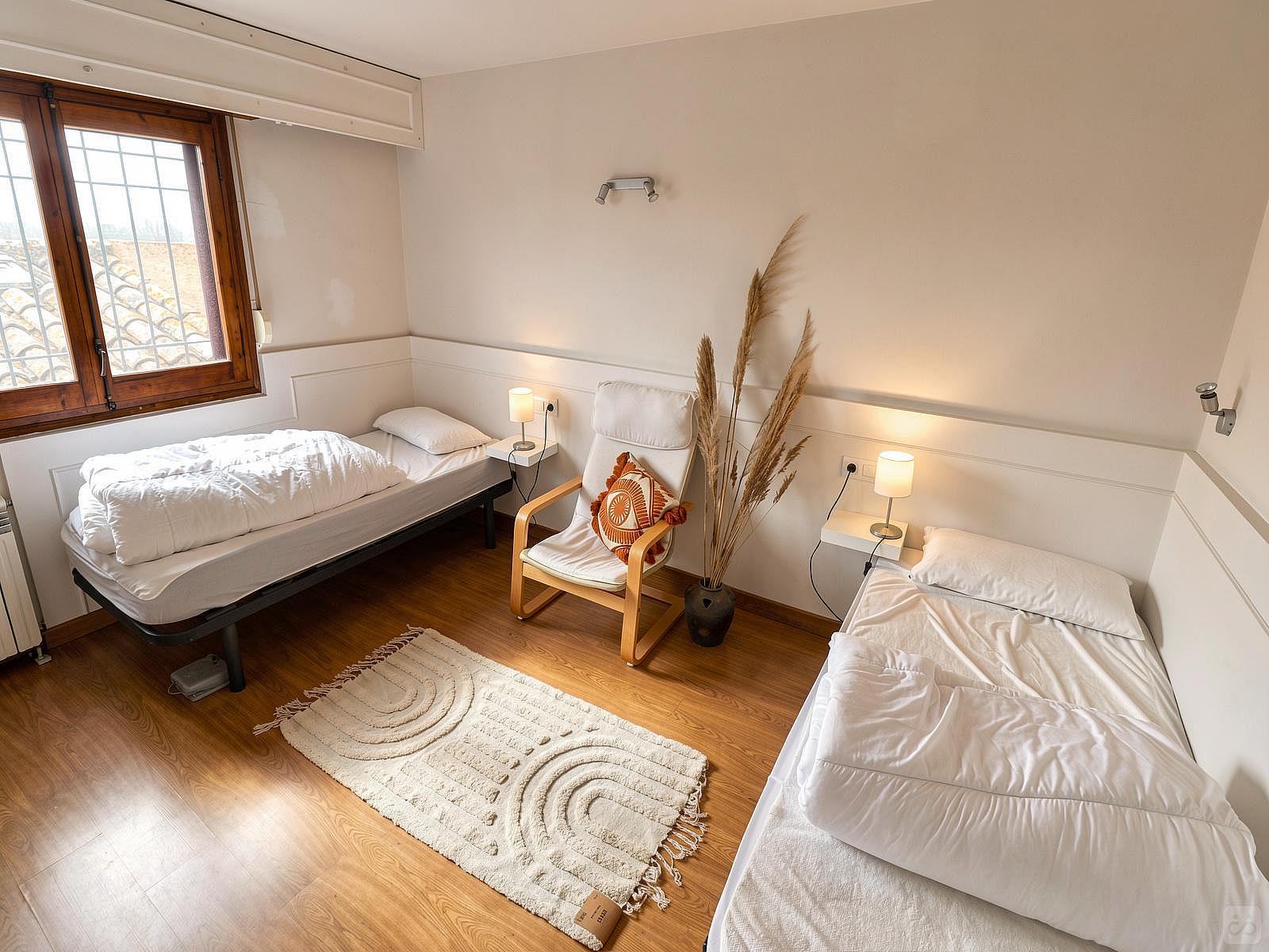  Bed In A 2-Bed Gender Separated Room  -  Beautiful villa near Vall-Llobrega, (Dir. Palamos) Bus Station  - Gallery -  11