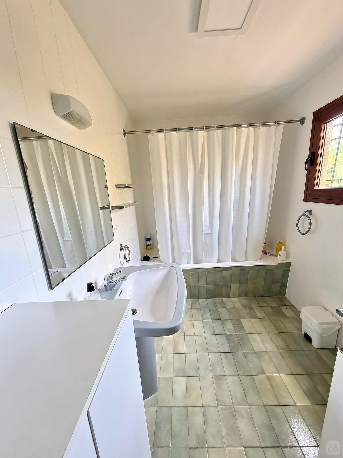  Bed In A 2-Bed Gender Separated Room  -  Beautiful villa near Vall-Llobrega, (Dir. Palamos) Bus Station  - Gallery -  12